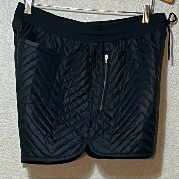 Athleta Black Quilted Shorts Size 10 - Picture 8 of 9